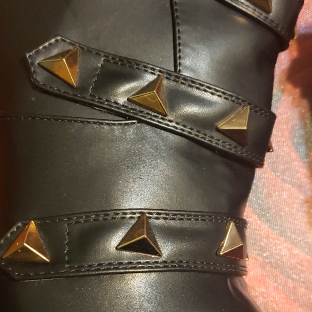 Scene Booties - Picture 2 of 5
